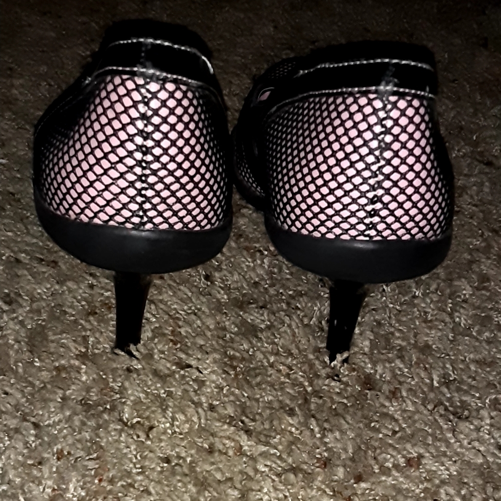 Shoes - Picture 4 of 6